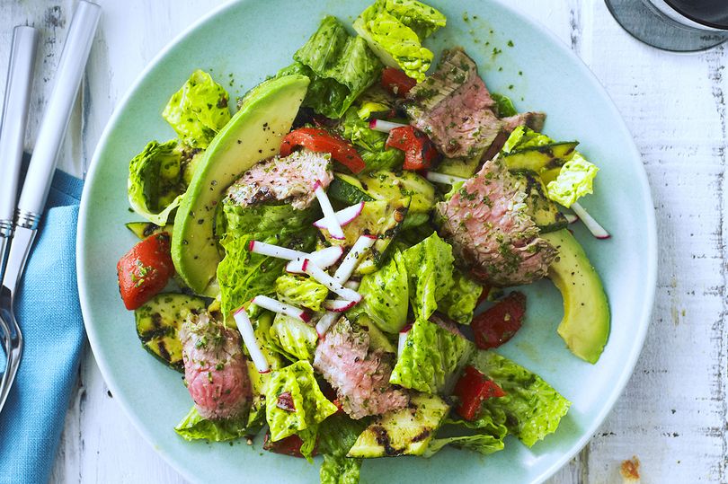 0_Steak-salad-with-avocado-and-radish
